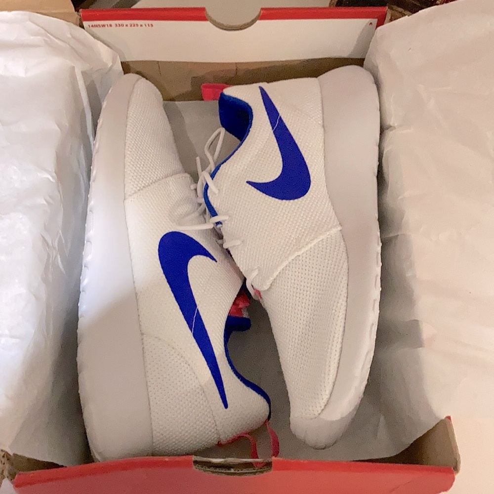 NIKE ROSHE ONE